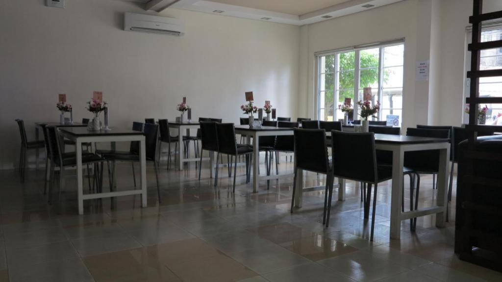 Alice In Wonderland Beach Hotel Balabag  Buitenkant foto