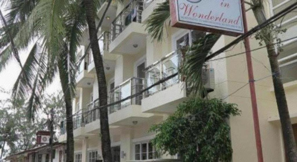 Alice In Wonderland Beach Hotel Balabag  Buitenkant foto